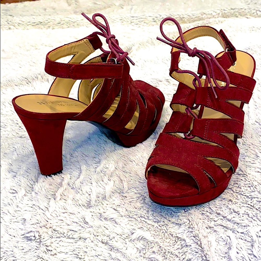 Naturalizer Burgundy Heels